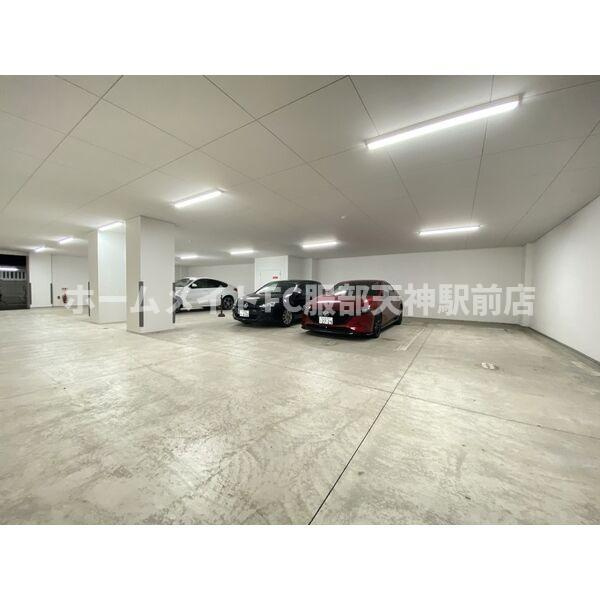 スプランディッド新大阪EASTの駐車場