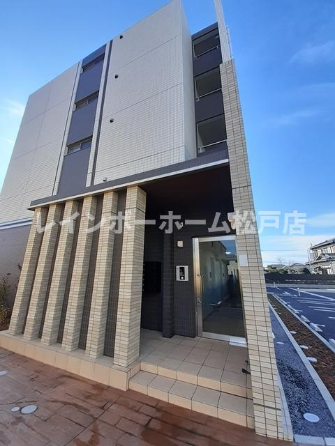【非対面対応】接客・申込・契約オンライン！LINE×相談可！のエントランス|清潔なエントランスです