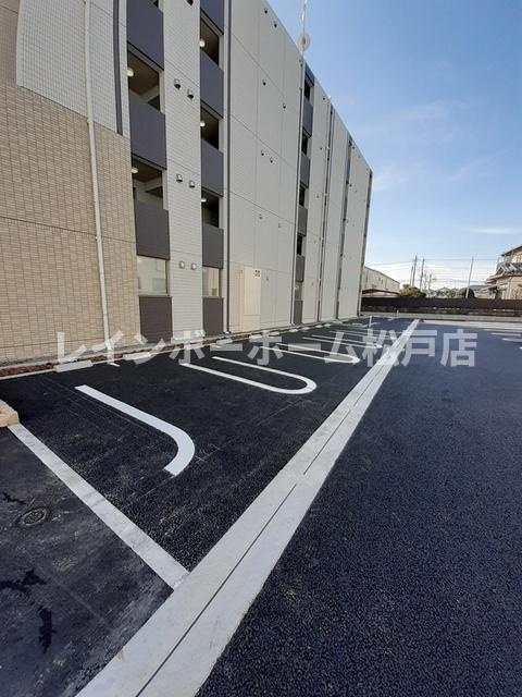 【非対面対応】接客・申込・契約オンライン！LINE×相談可！の駐車場|駐車場完備です
