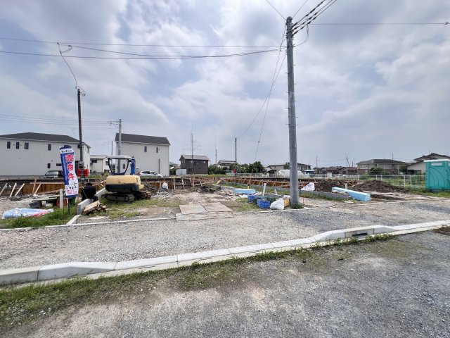 新築　藤岡市岡之郷第３　クレイドルガーデン　3号棟の前面道路含む現地写真|北側接道幅員約12.8ｍ
