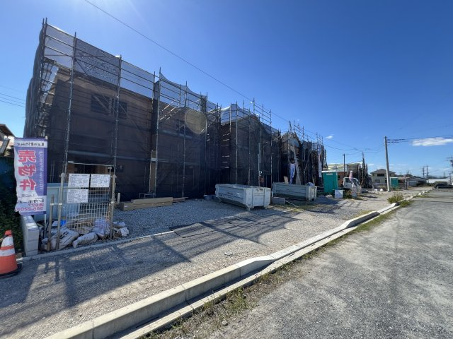 新築　藤岡市岡之郷第３　クレイドルガーデン　4号棟の前面道路含む現地写真|北側接道幅員約12.8ｍ