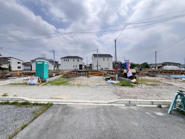 新築　藤岡市岡之郷第３　クレイドルガーデン　4号棟の駐車場|　駐車スペースは並列3台分可能です！
