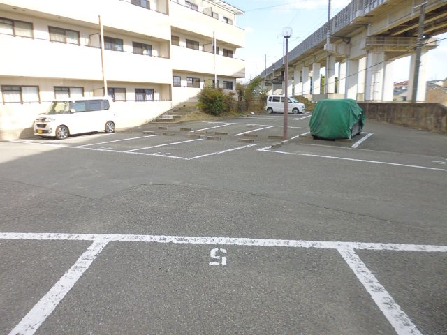 シャンポール西藤江Ⅱの駐車場