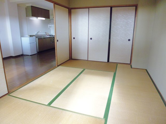 シャンポール西藤江Ⅱの和室