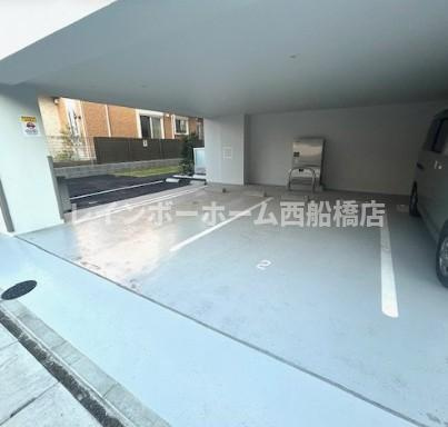 ジェノヴィア妙典の駐車場