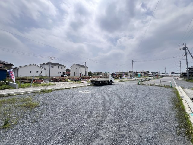 新築　藤岡市岡之郷第３　クレイドルガーデン　6号棟の前面道路含む現地写真|北側接道幅員約12.8ｍ