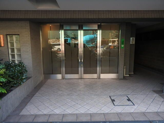 ライオンズマンション西麻布シティのエントランス