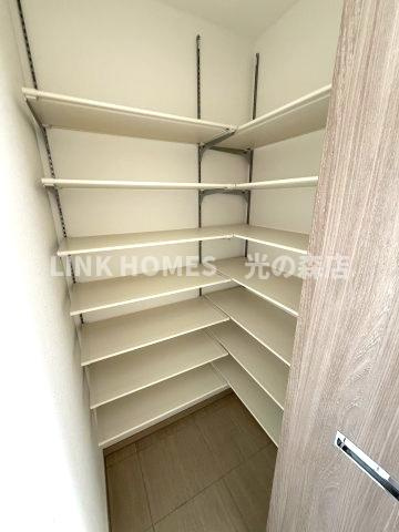 菊池郡菊陽町大字津久礼の賃貸マンションの収納|シューズインクローゼット！たくさん靴を収納いただけます！　ベビーカーなども余裕でおけます