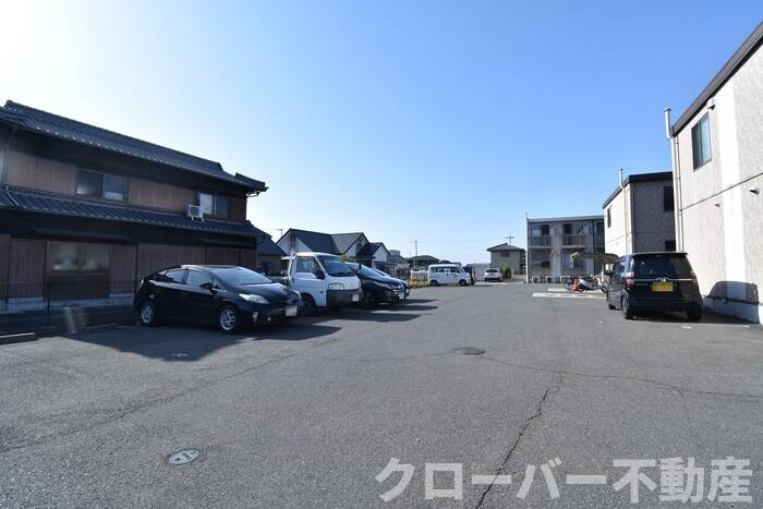 グレースタウン川津 Ａの駐車場|駐車場