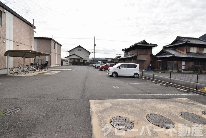 グレースタウン川津 Ａの駐車場|駐車場