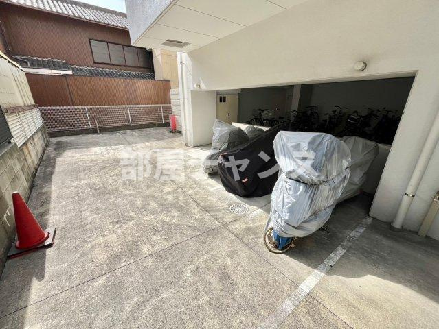 グランデ浅間町の駐車場