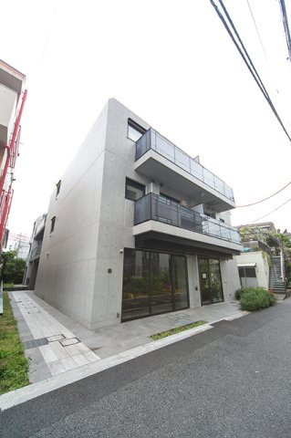 アヴニール三軒茶屋の外観|おしゃれな外観です