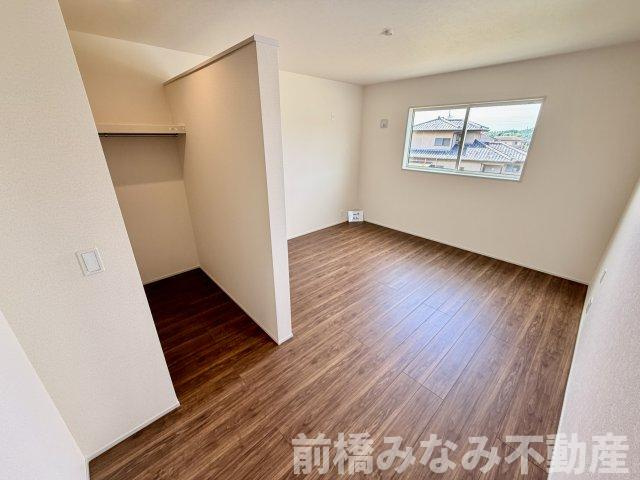 【新築】前橋市樋越町第4　６号棟(全６棟)　リーブルガーデン　新築建売分譲の洋室|落ち着いた色調の洋室です