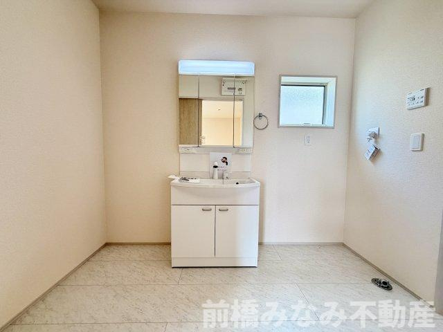 【新築】前橋市樋越町第4　５号棟(全６棟)　リーブルガーデン　新築建売分譲の独立洗面台|独立洗面台あり、毎朝おしゃれに忙しい女性の方におすすめです