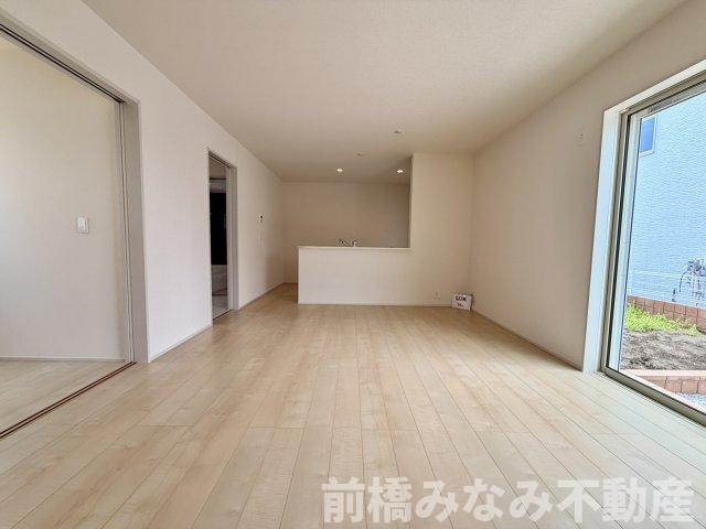 【新築】前橋市樋越町第4　５号棟(全６棟)　リーブルガーデン　新築建売分譲の居間・リビング|ゆったり過ごせる居間です