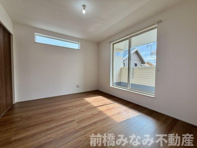 【新築】前橋市北代田町　限定1棟　ハートフルタウン　新築建売の洋室|明るい洋室です