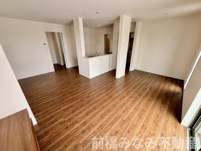 【新築】前橋市富士見町時沢第12　５号棟(全５棟)　リーブルガーデン　新築建売分譲の居間・リビング|こちらの居間で趣味の時間をお楽しみください