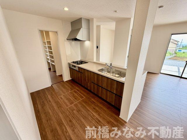 【新築】前橋市富士見町時沢第12　５号棟(全５棟)　リーブルガーデン　新築建売分譲のキッチン|きれいなキッチンです