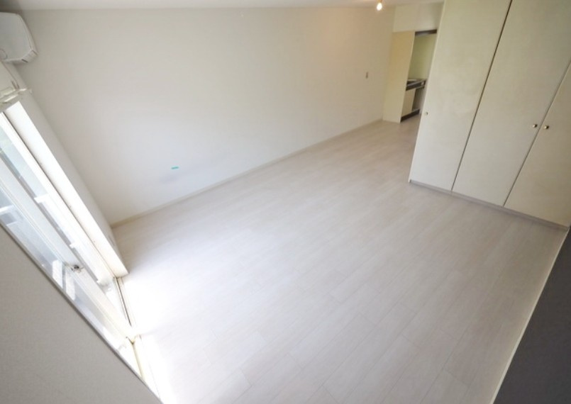 横浜市緑区中山６丁目の賃貸マンションの居間・リビング