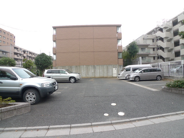 パレスオオハクの駐車場