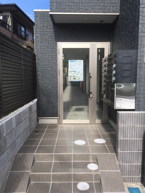 ピアンタ鬼越のエントランス