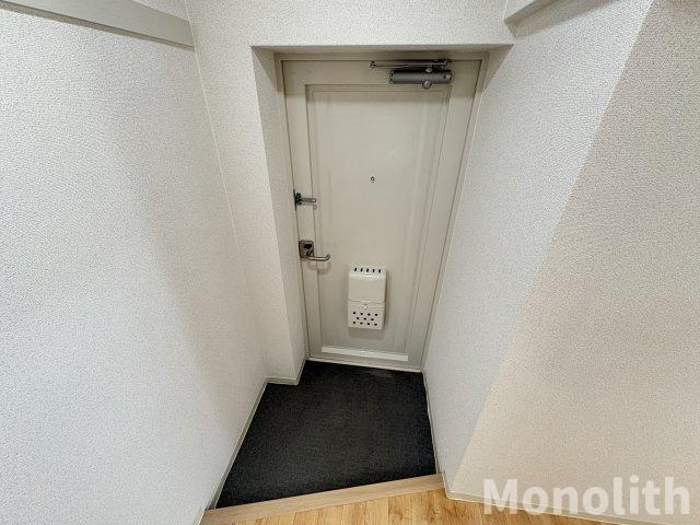 鶴山台39号棟の玄関