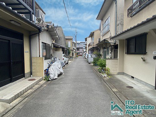 衣笠高橋町 中古戸建の前面道路含む現地写真