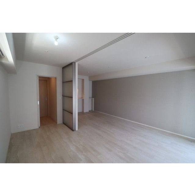 OPUS RESIDENCE SHINSAIBASHI SOUTHの洋室