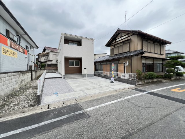 新築　藤岡市藤岡第13　Livele Garden.S　1号棟の前面道路含む現地写真|　東側接道幅員約5ｍ