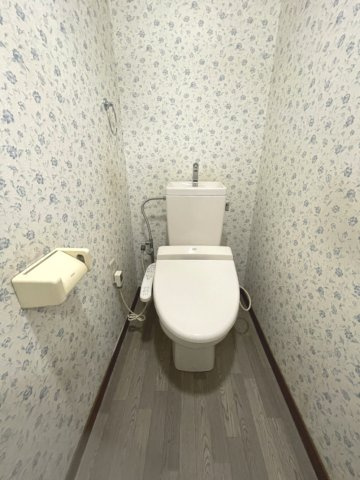 戸坂第一コーポラスのトイレ|洗浄機付きのトイレです。過去に室内やトイレ等一部リフォーム歴があります。大切に住まわれた物件です。