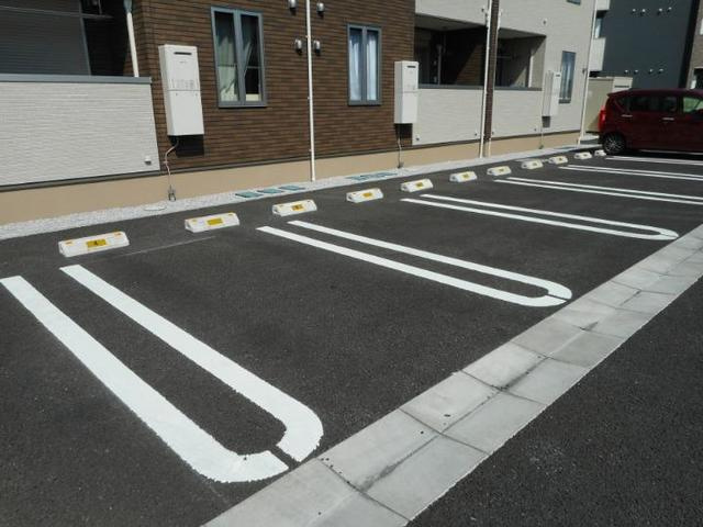 カーサ・クレメント　Ⅰの駐車場