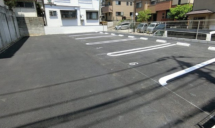フェーブ千代が丘の駐車場