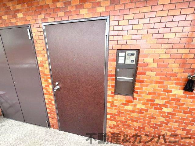 シャンボール喜与町の玄関|収納もある玄関です