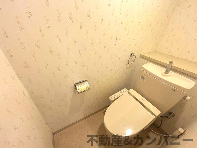 シャンボール喜与町のトイレ|落ち着いた色調のトイレです
