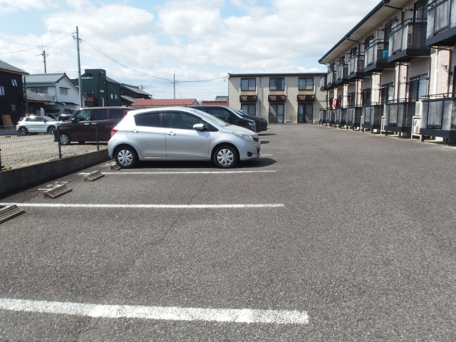アムール西岡崎の駐車場