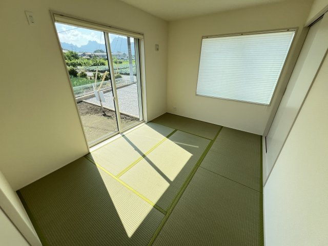 新築　安中市松井田町二軒在家　Livele Garden.S　１号棟の和室|　リビング隣の和室はお子様の遊び部屋としてもちょうどいいですね♪							

