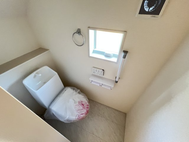 新築　安中市松井田町二軒在家　Livele Garden.S　１号棟のトイレ|　節水タイプのウォシュレット付きトイレ、水道料節約に一役買います！

