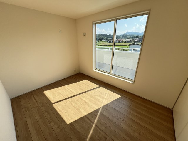 新築　安中市松井田町二軒在家　Livele Garden.S　１号棟の洋室|　全室南向きで明るいお部屋、子供部屋は明るい方が良いですよね♪							
					
