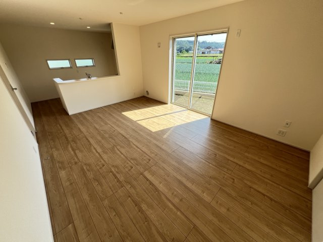 新築　安中市松井田町二軒在家　Livele Garden.S　１号棟の居間・リビング|　家族の会話が弾む対面キッチン。お子様の様子も確認できて安心ですね。
