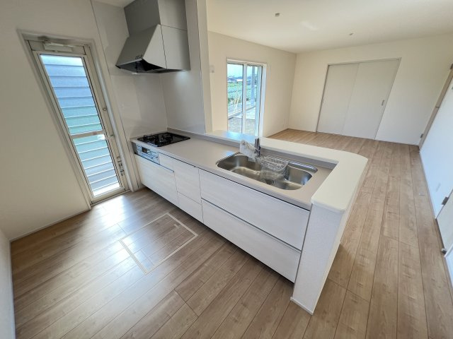 新築　安中市松井田町二軒在家　Livele Garden.S　１号棟のキッチン|　間口2550ｍｍで作業スペースも広々！換気扇も汚れが付きにくくお掃除がし易い設計です。
