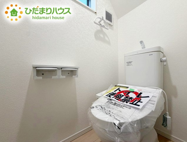 いわき市小名浜第10　新築戸建　2号棟のトイレ|温水洗浄便座なら、年中温かいので、安心して座ることができます。さらに、身体が冷えることもないため、便座カバーを付ける必要もありません。