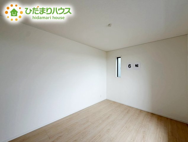 いわき市小名浜第10　新築戸建　2号棟の寝室|清々しい朝陽が差し込む寝室は、開放感たっぷりで心をリフレッシュしてくれる特別な住空間。家具の配置を自由に楽しむことで、自分だけの快適な居場所を作り出せます！