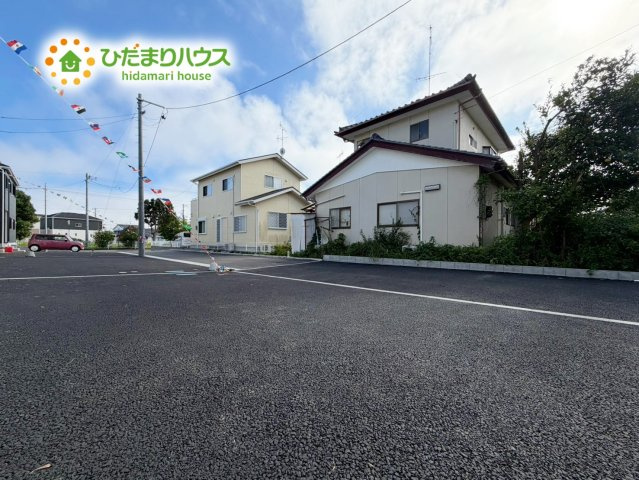 いわき市小名浜第10　新築戸建　2号棟の駐車場|ゆったりとしたカースペースで、ファミリーカーや軽自動車もラクラク駐車出来ますね♪