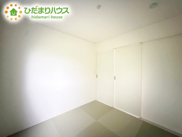 いわき市小名浜第10　新築戸建　4号棟の居間・リビング|リビングには和室が隣接し、お子様の遊び場や家事スペースにも大活躍です☆