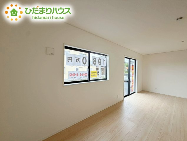 いわき市小名浜第10　新築戸建　4号棟の居間・リビング|太陽の日差しがたっぷり入るリビング☆
家族の笑い声が響く、一家団らんにふさわしいリビングです(^^♪