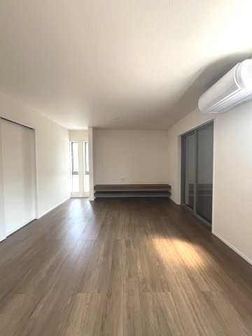 福岡市西区横浜２丁目の新築一戸建の居間・リビング|【内覧即時予約歓迎】新築戸建て！ローンに強い福重不動産にお任せください。最新設備が充実したゆとりのある間取りで、理想の新生活を始めませんか？周辺環境も良好。まずはお気軽にお問合せ下さい！