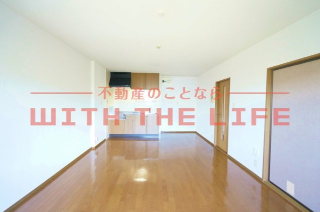 バティール西小森野【キャッシュバック対象物件】の居間・リビング|ゆったり過ごせる居間です