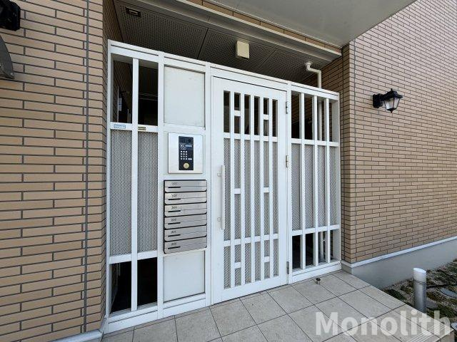 ホームズ豊田ウエストのエントランス