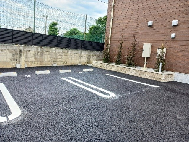 プリムローズ　ガーデンの駐車場