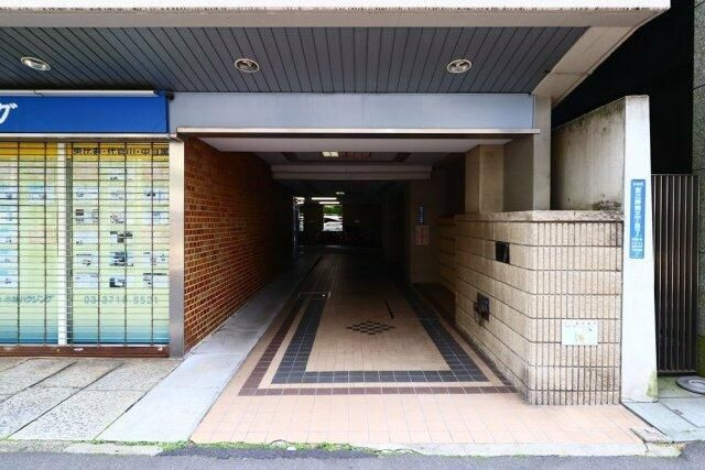 東光苑マンションのエントランス